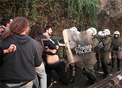 20141114_police_greece_Reuters_t